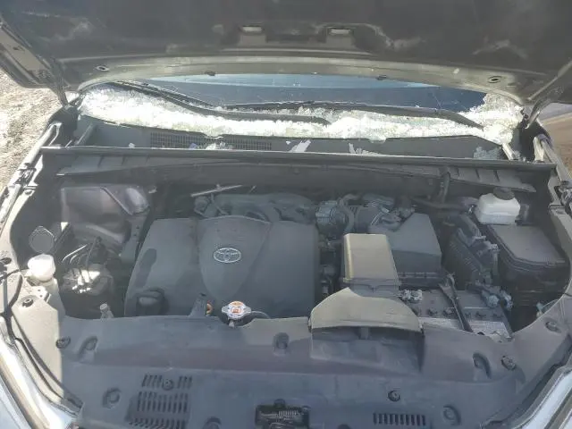 2019 TOYOTA HIGHLANDER SE  