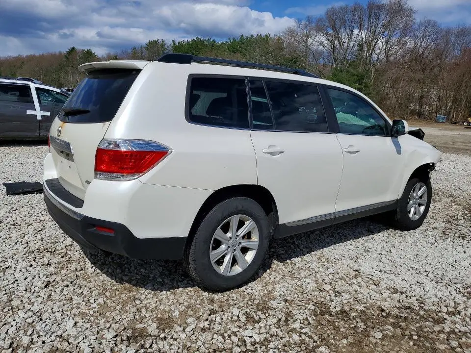 2013 TOYOTA HIGHLANDER SE  