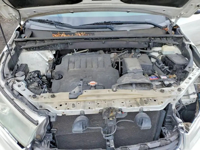 2015 TOYOTA HIGHLANDER LE  