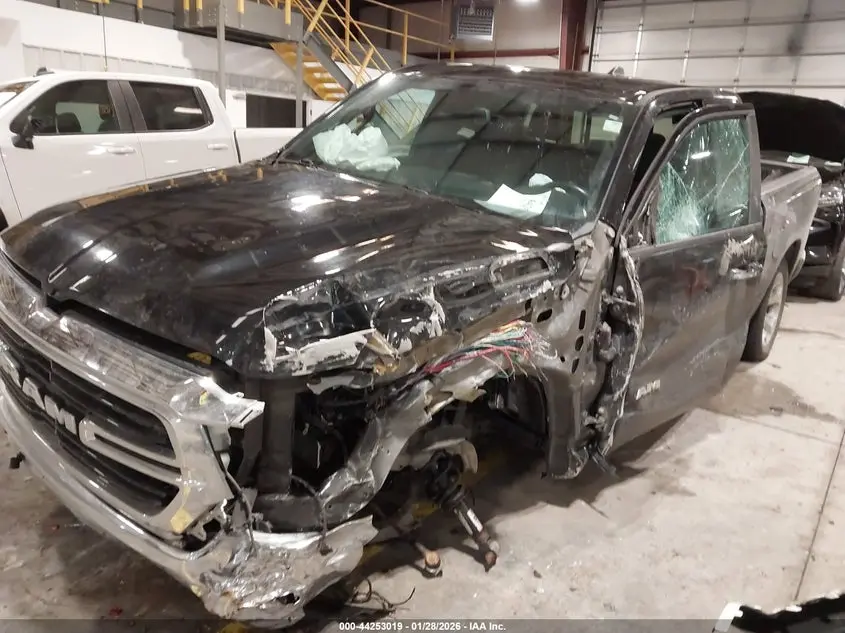 2019 RAM 1500 BIG HORN/LONE STAR  4X4 6'4 BOX