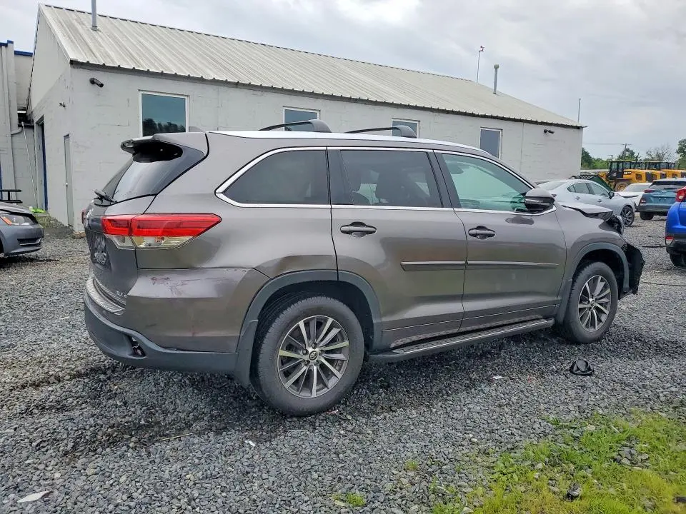2018 TOYOTA HIGHLANDER XLE  
