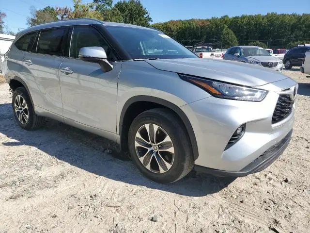 2020 TOYOTA HIGHLANDER XLE  