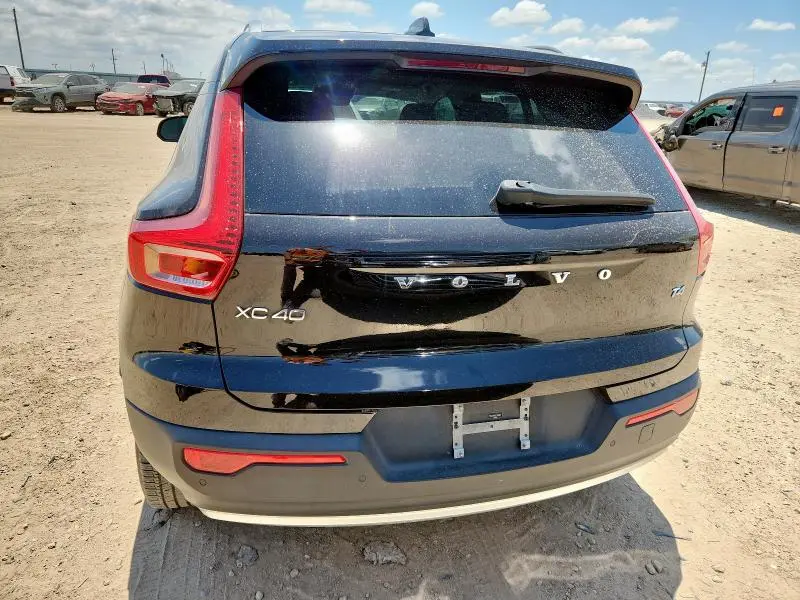 2020 VOLVO XC40 T4 MOMENTUM  