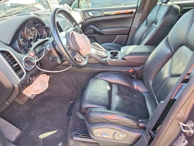 2017 PORSCHE CAYENNE   