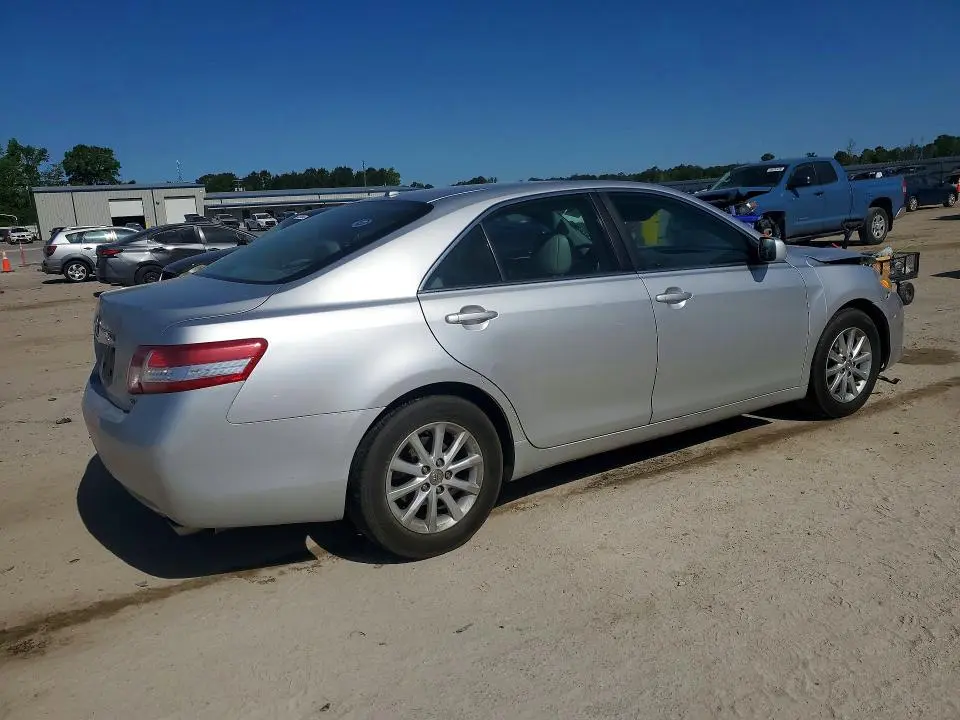 2011 TOYOTA CAMRY XLE  