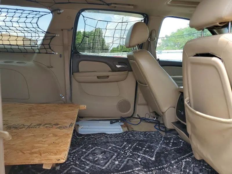2011 CHEVROLET SUBURBAN C1500 LT  
