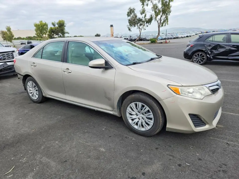 2014 TOYOTA CAMRY LE  
