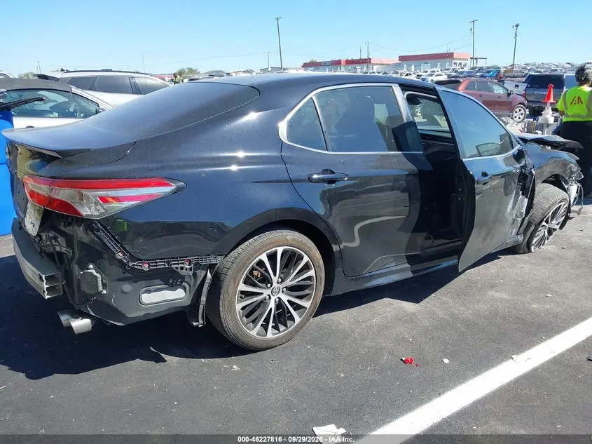 2018 TOYOTA CAMRY SE