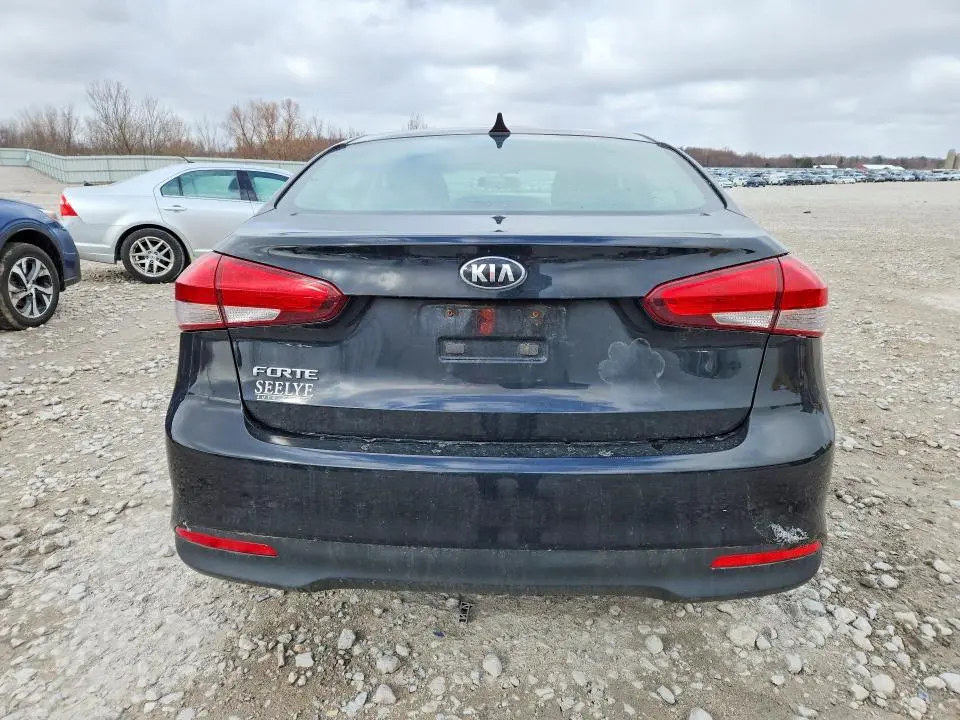2017 KIA FORTE LX  