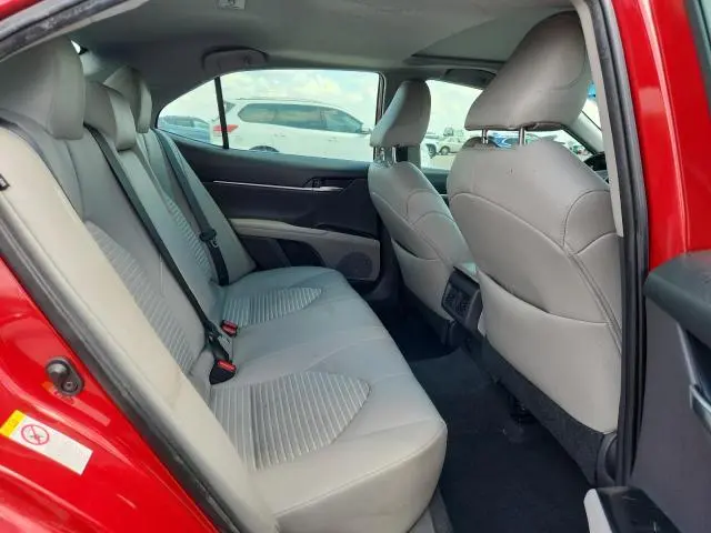 2019 TOYOTA CAMRY SE  