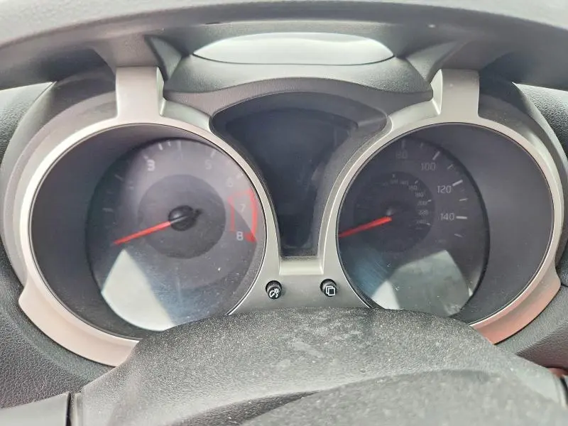2015 NISSAN JUKE SV  