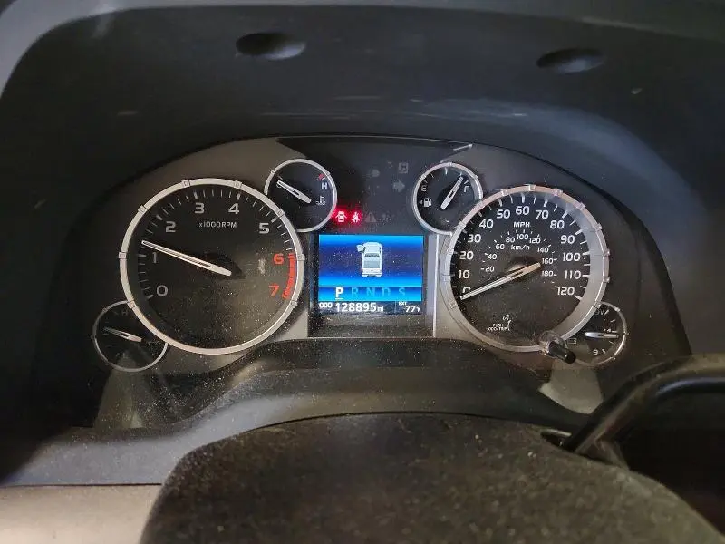2017 TOYT TUNDRA SR5   