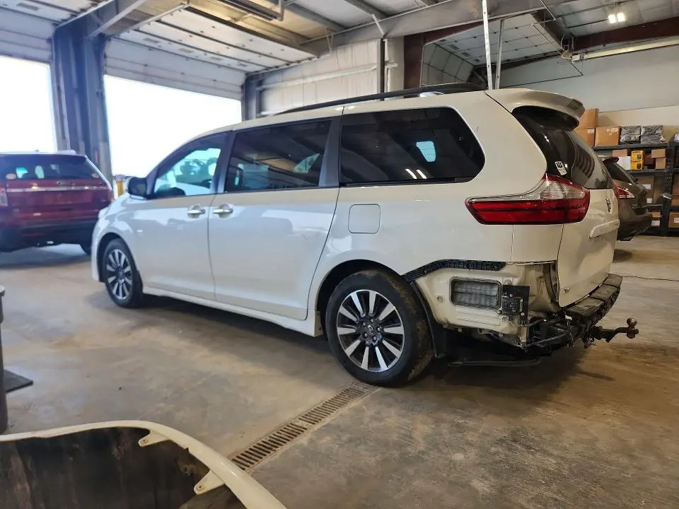 2018 TOYOTA SIENNA XLE PREMIUM 7-PASSENGER  
