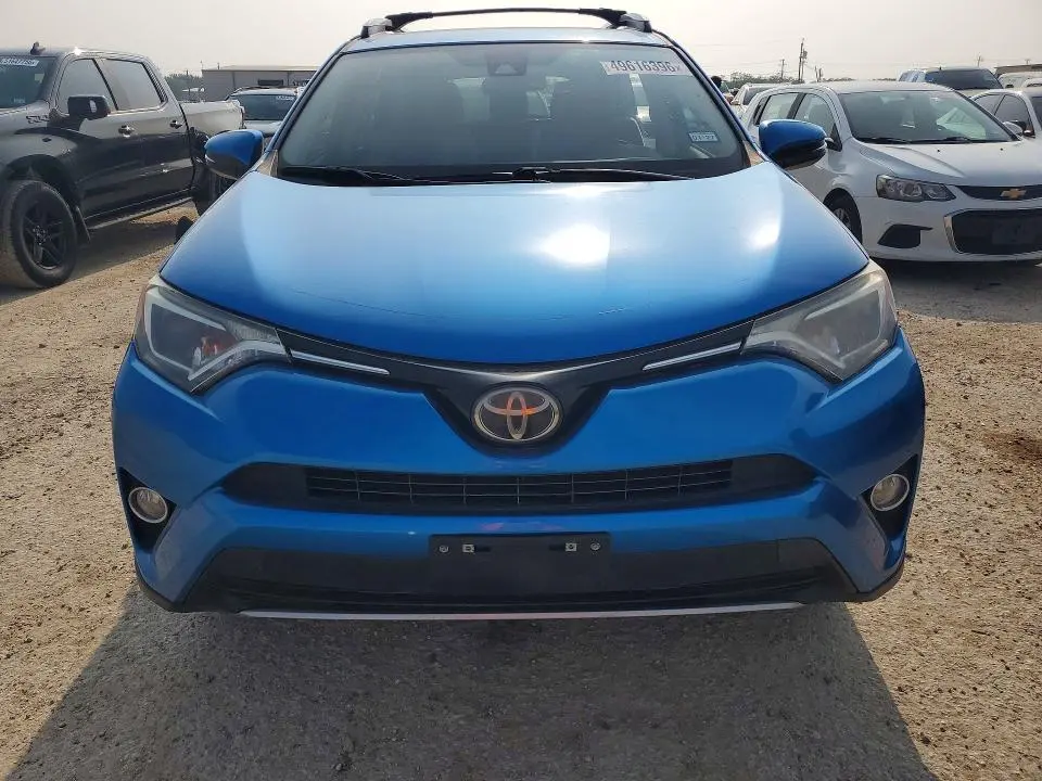 2017 TOYOTA RAV4 XLE  
