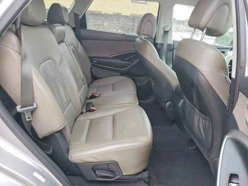 2017 HYUNDAI SANTA FE SE  