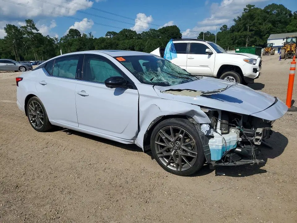 2023 NISSAN ALTIMA SR  