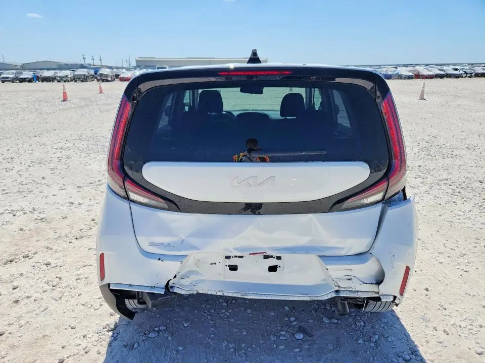 2025 KIA SOUL LX  
