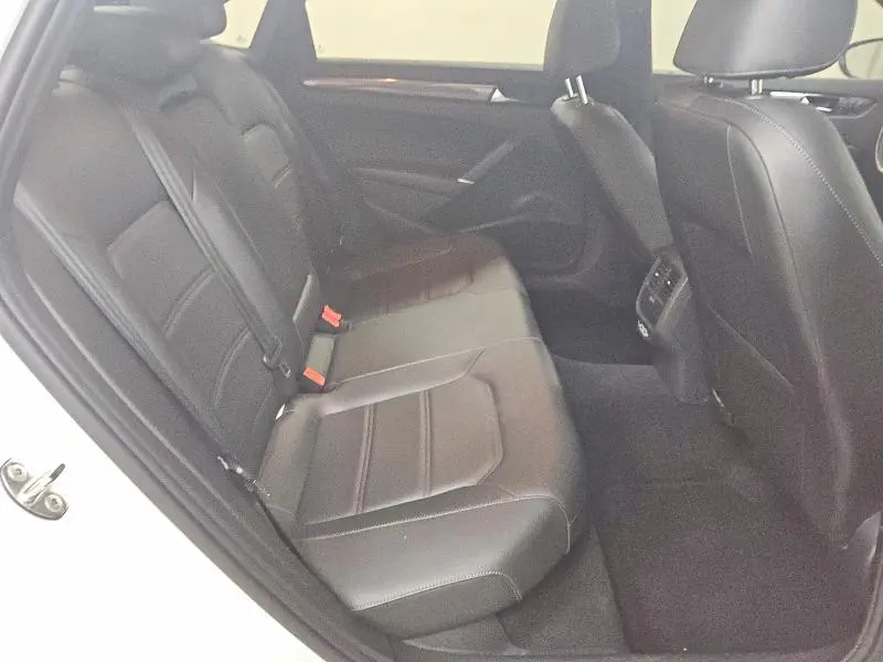 2021 VOLKSWAGEN PASSAT R-LINE  