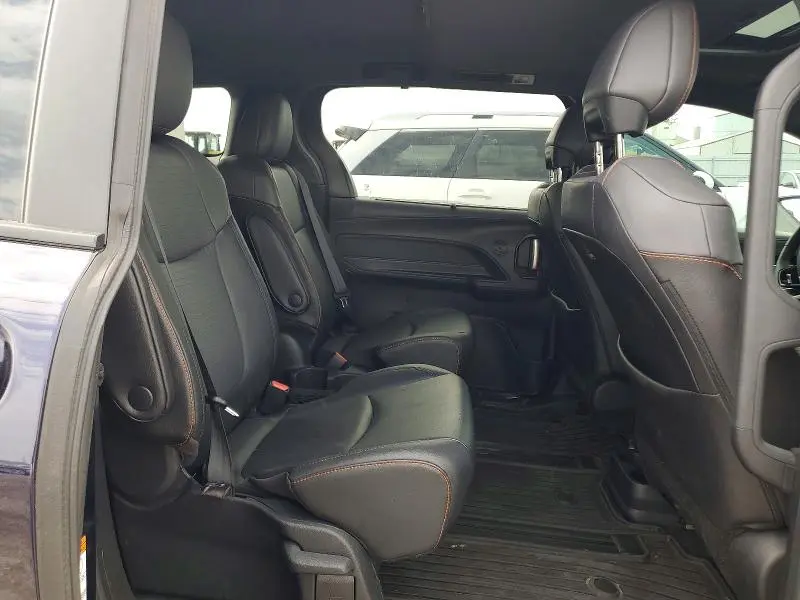 2021 TOYOTA SIENNA XSE  
