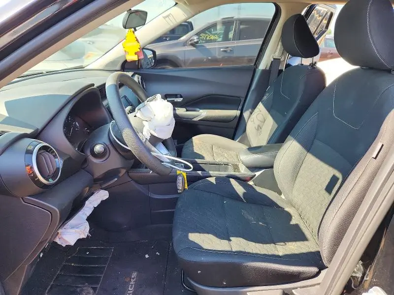 2021 NISSAN KICKS SV  