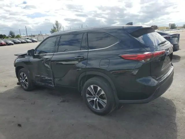 2022 TOYOTA HIGHLANDER XLE  