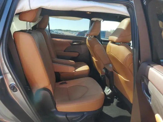 2022 TOYOTA HIGHLANDER PLATINUM  