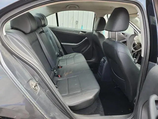2011 VOLKSWAGEN JETTA SE  