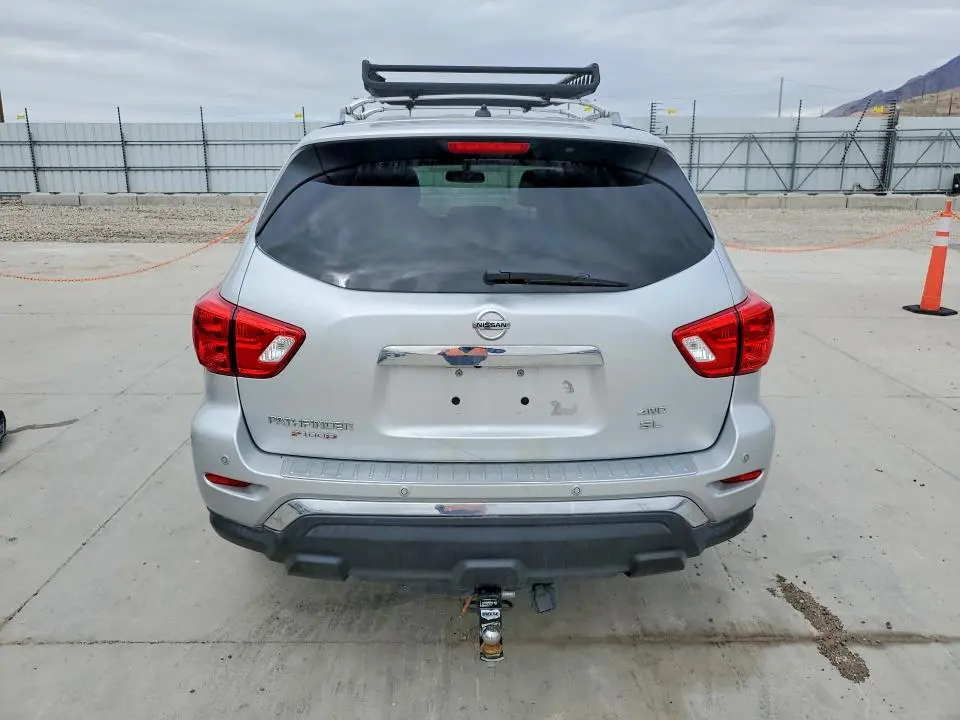 2017 NISSAN PATHFINDER SL  