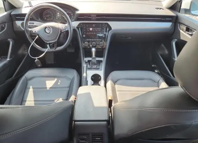 2020 VOLKSWAGEN PASSAT SE  