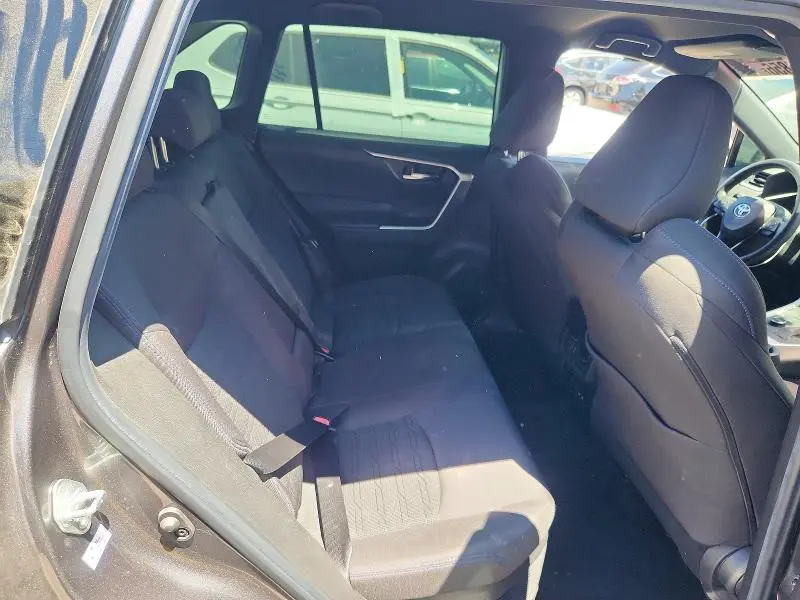 2022 TOYOTA RAV4 SE  