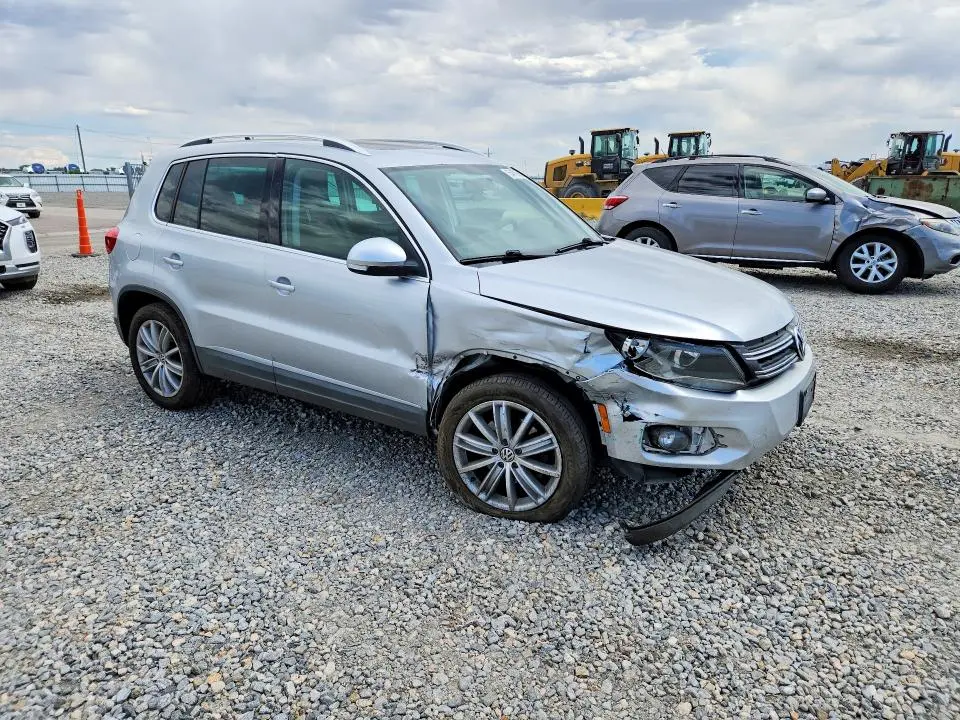2013 VOLKSWAGEN TIGUAN S  