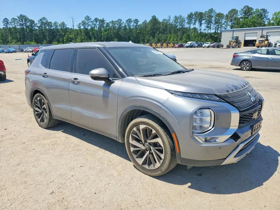 2022 MITSUBISHI OUTLANDER SE  