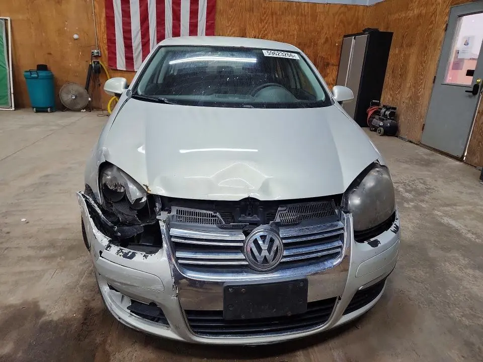 2010 VOLKSWAGEN JETTA S  