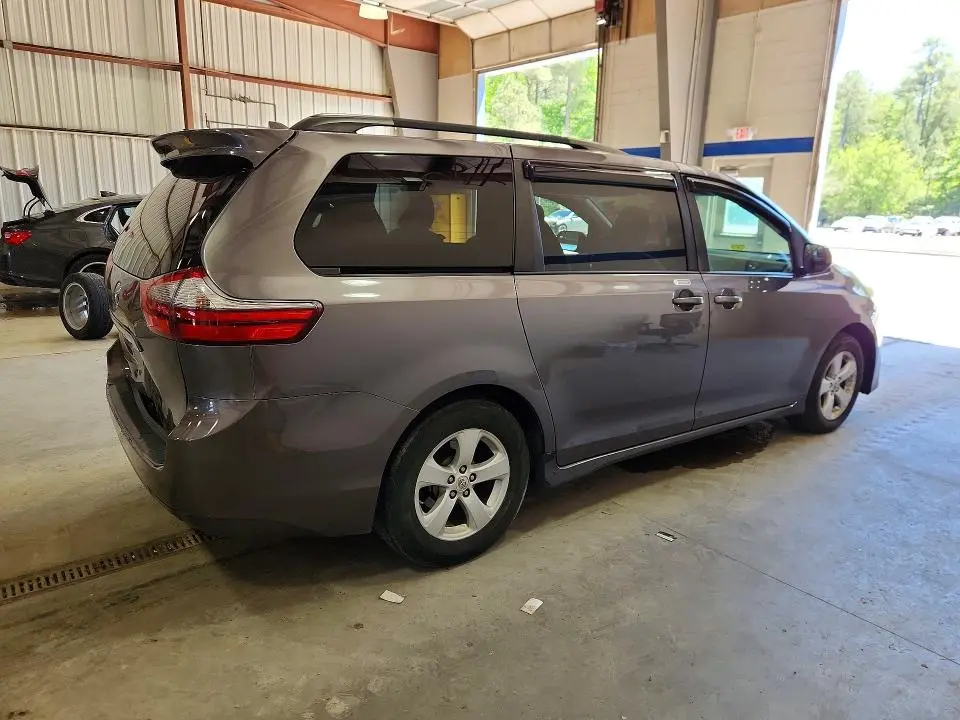 2020 TOYOTA SIENNA LE  