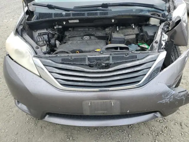 2011 TOYOTA SIENNA XLE  