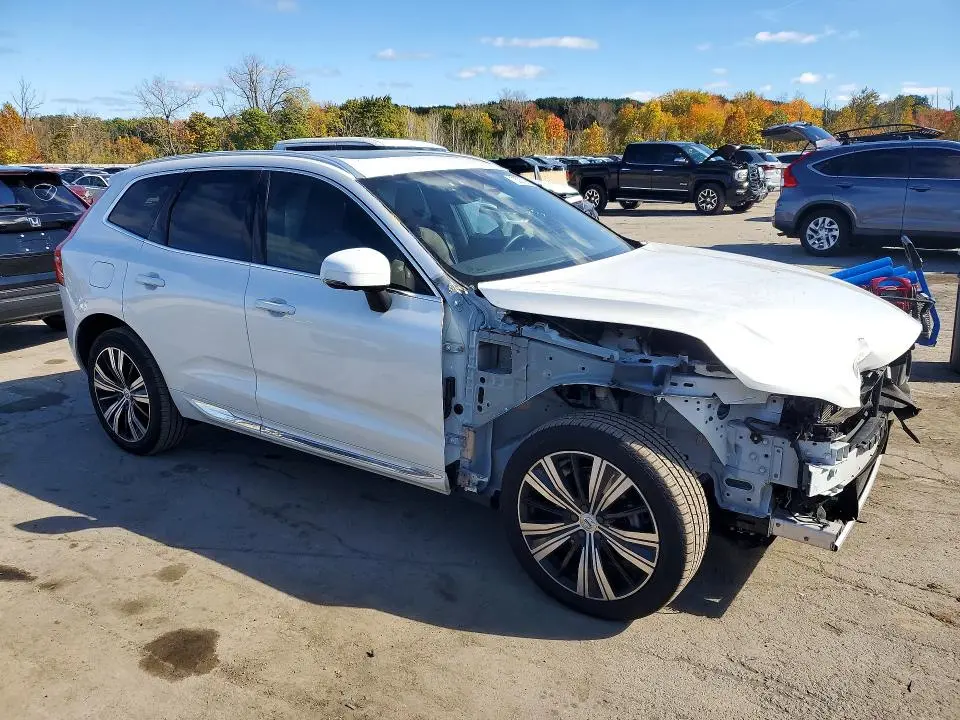 2023 VOLVO XC60 PLUS  