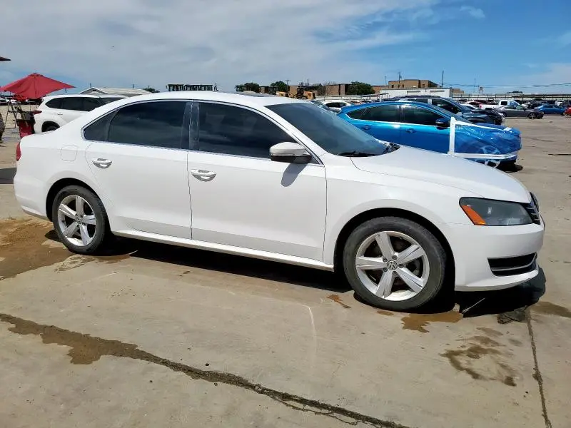 2013 VOLKSWAGEN PASSAT SE  