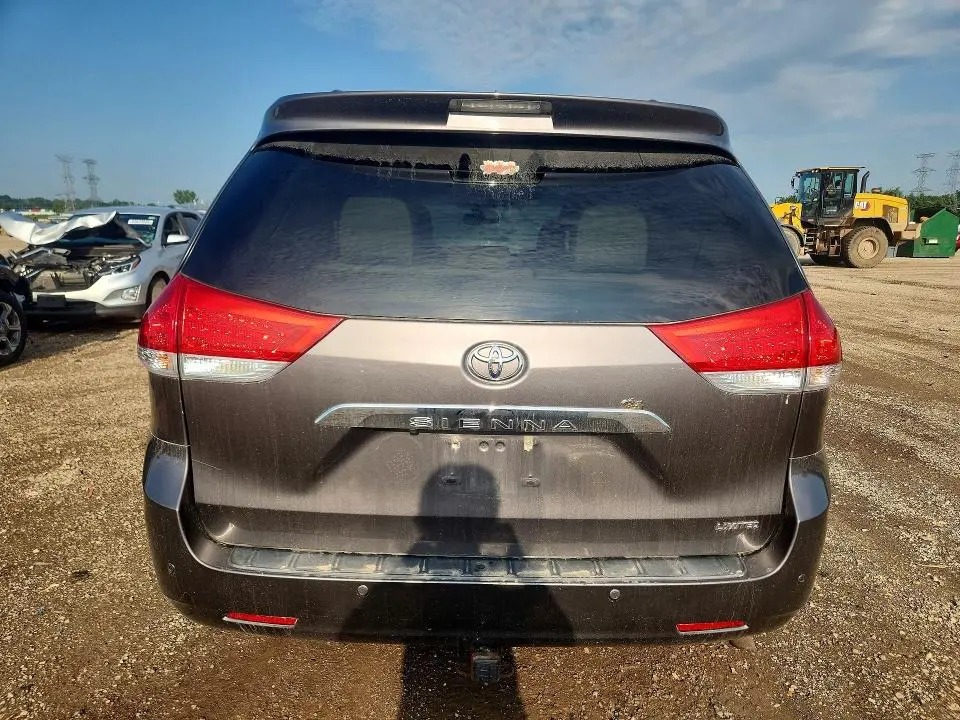 2013 TOYOTA SIENNA LIMITED 7-PASSENGER  