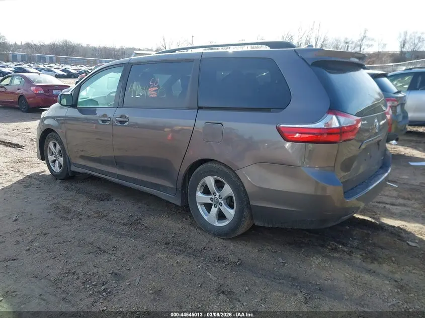 2019 TOYOTA SIENNA LE 8 PASSENGER