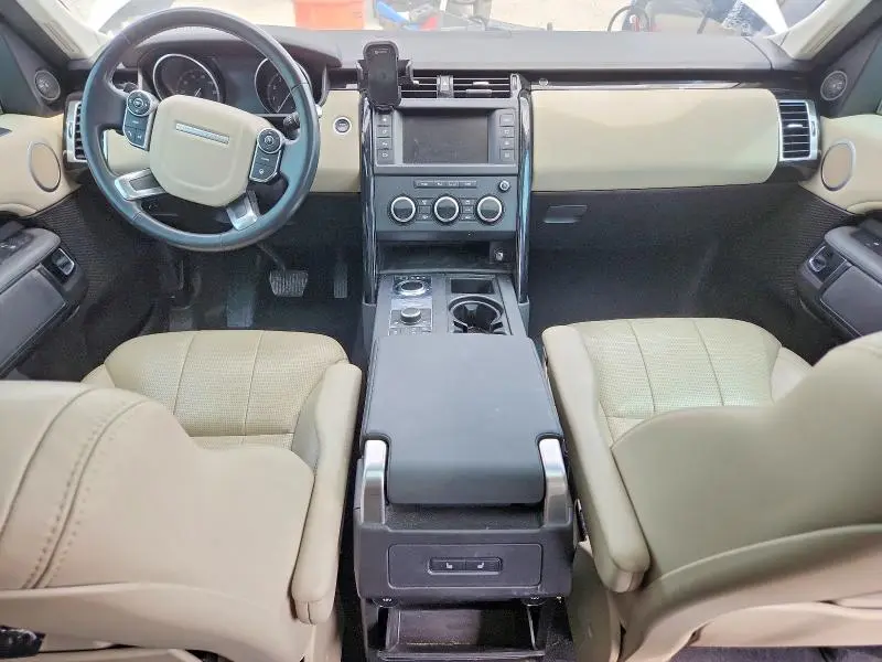 2017 LAND ROVER DISCOVERY SE  