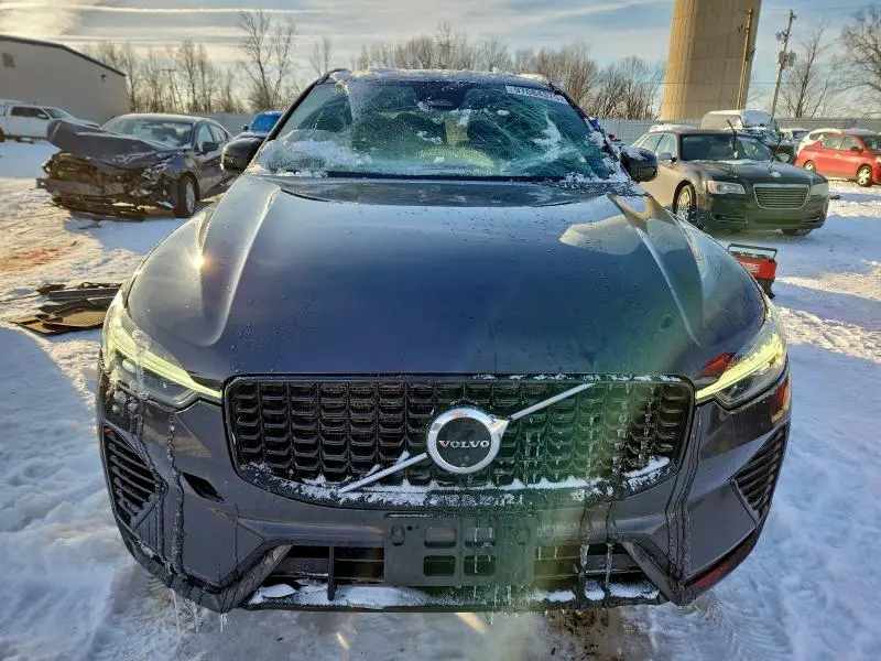 2022 VOLVO XC60 T8 RECHARGE R-DESIGN  