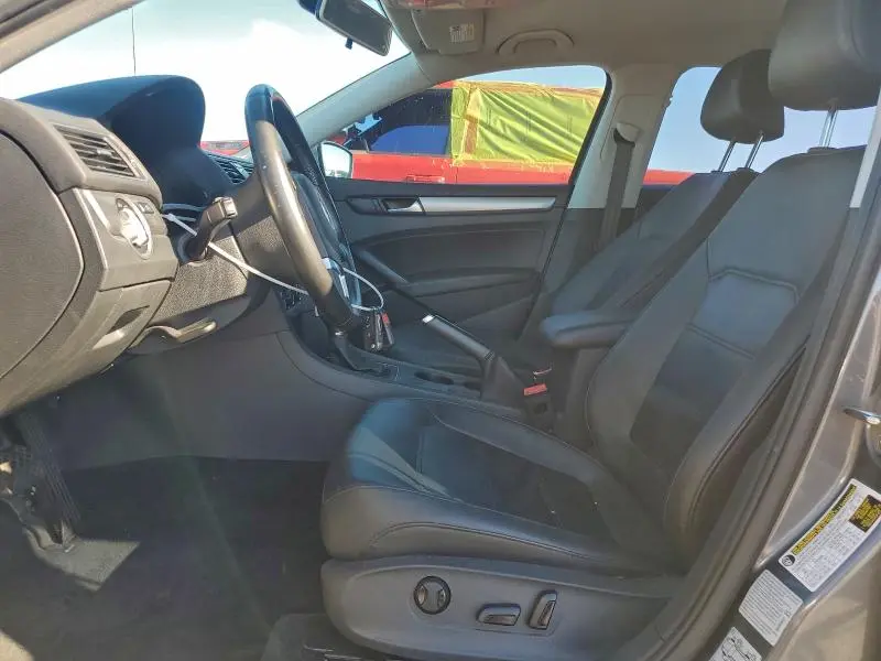 2015 VOLKSWAGEN PASSAT S  