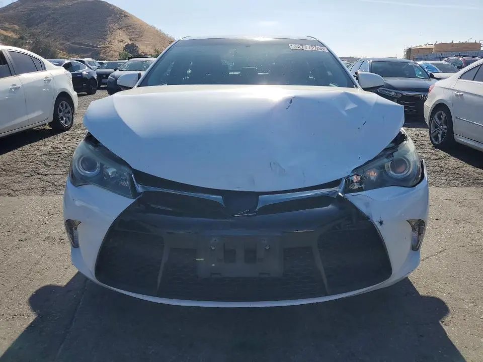 2015 TOYOTA CAMRY SE  