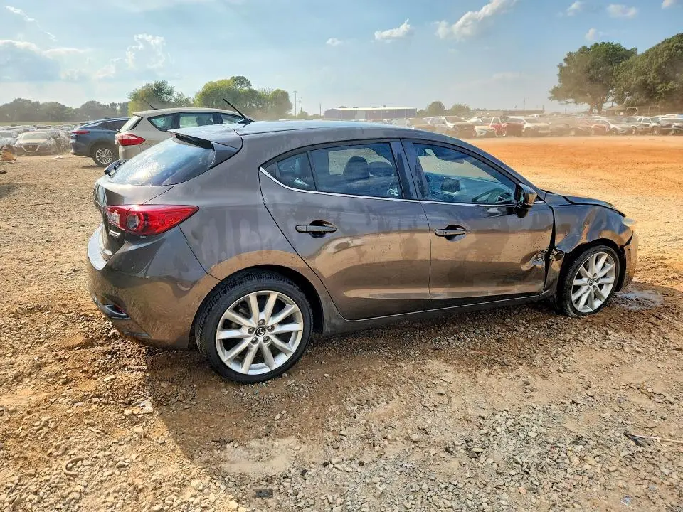 2017 MAZDA 3 TOURING  