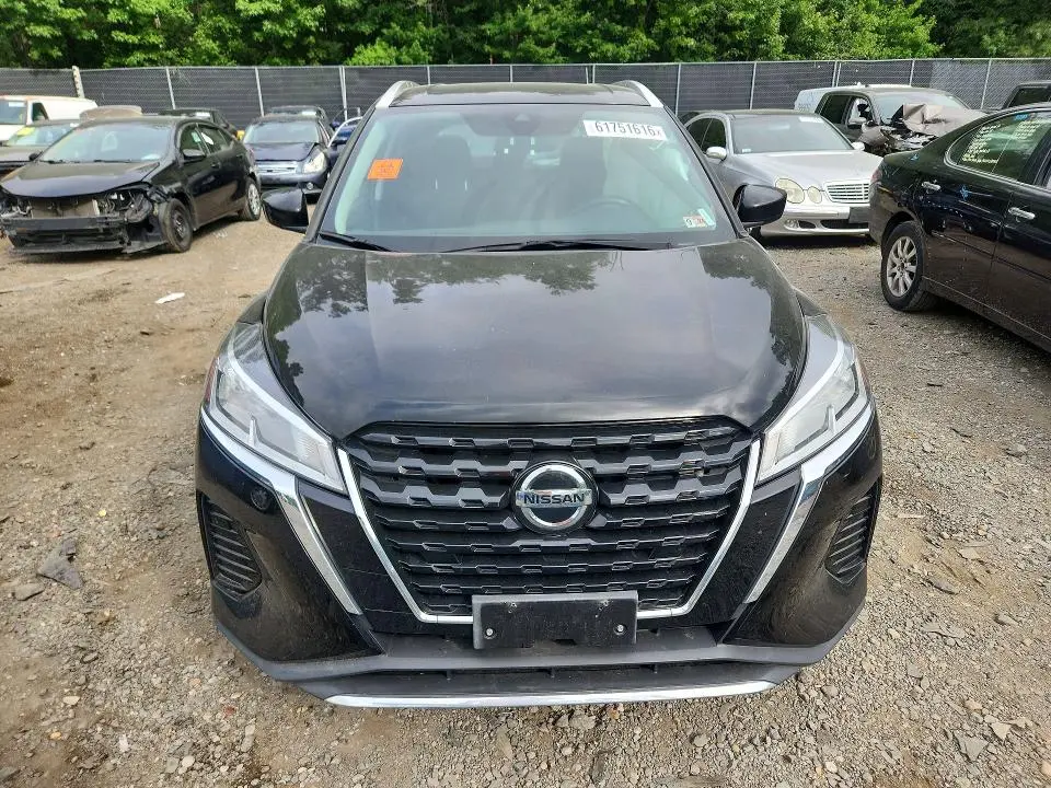 2021 NISSAN KICKS SV  