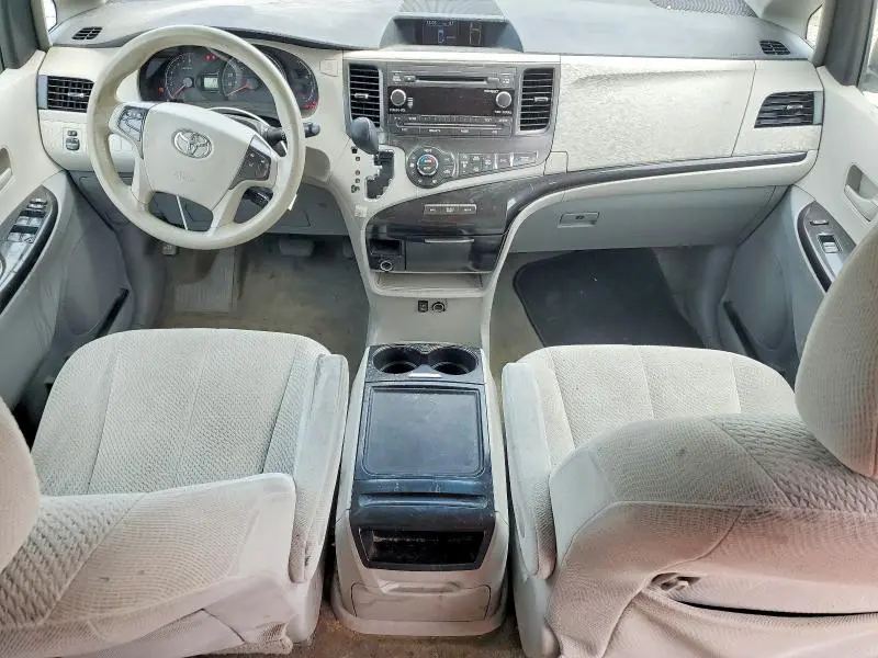 2014 TOYOTA SIENNA LE  