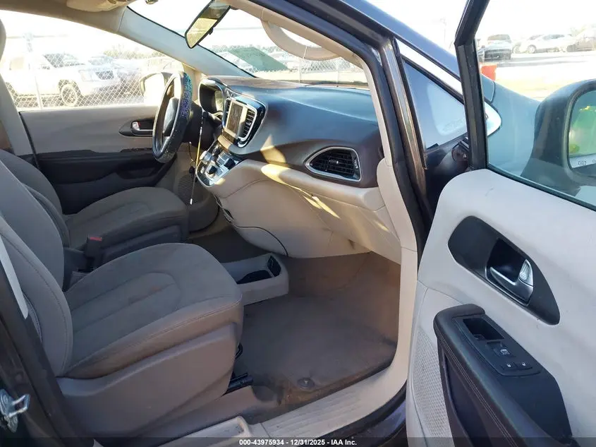 2021 CHRYSLER VOYAGER LX