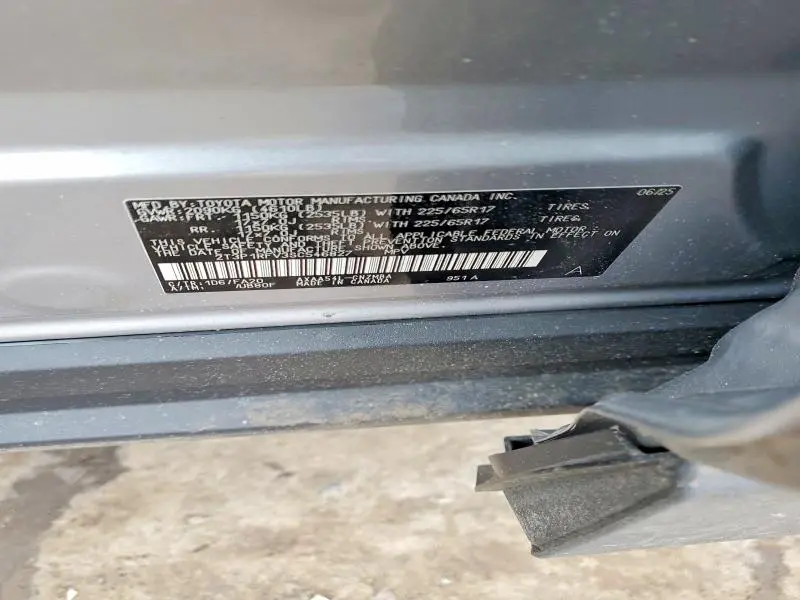 2025 TOYOTA RAV4 XLE  