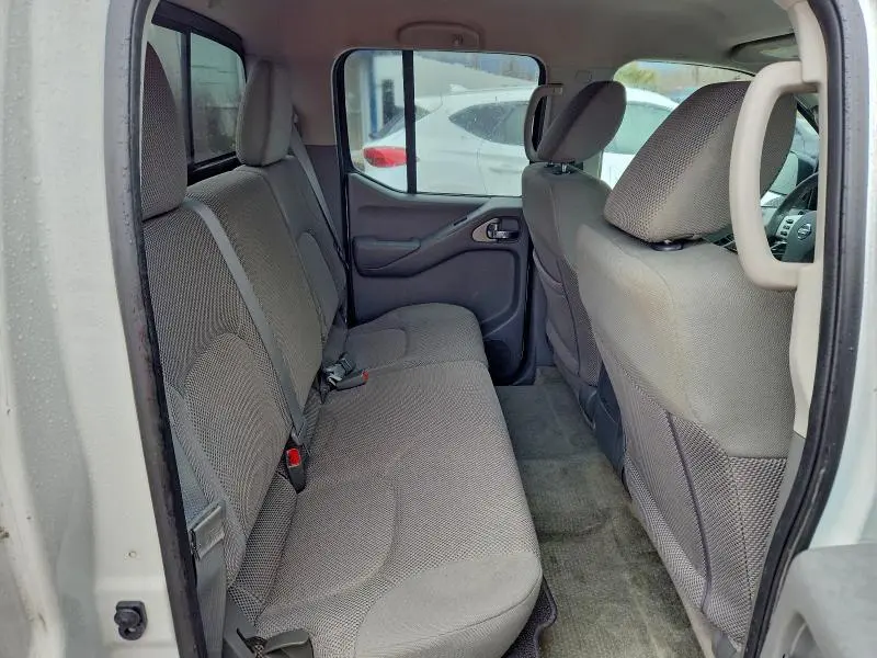 2015 NISSAN FRONTIER SV  