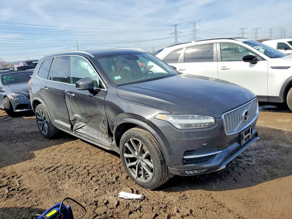 2017 VOLVO XC90 T6  